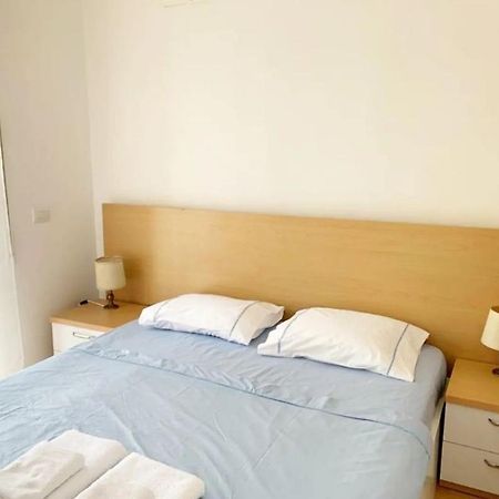 Beautiful And Lovely Apartment Tirana Eksteriør billede