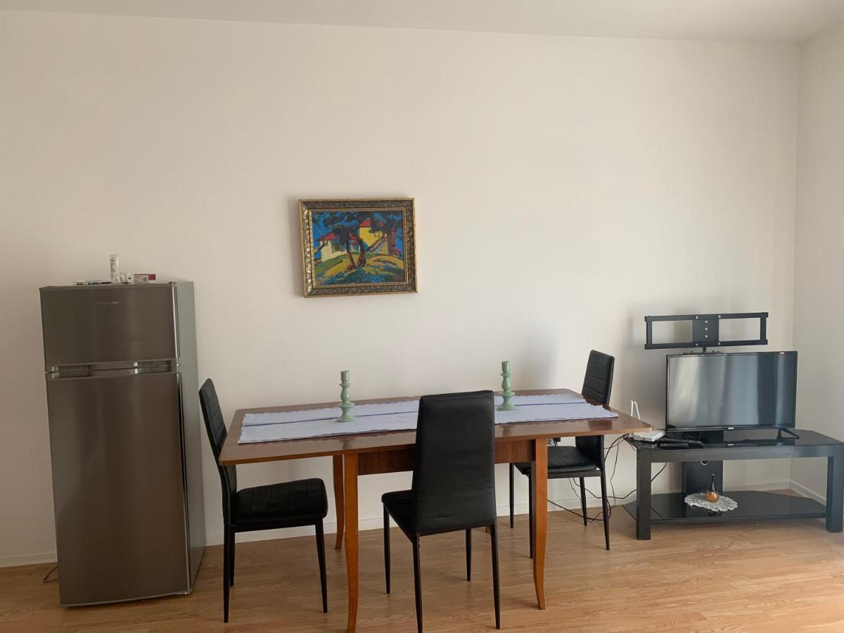 Beautiful And Lovely Apartment Tirana Eksteriør billede